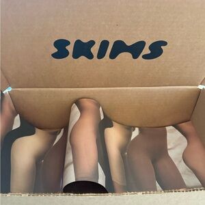 SKIMS Shipping box   - Tan